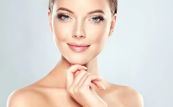 Young Woman with Clean Fresh Skin — Stock Photo, Image