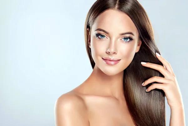 Girl with  brown straight long  hair . — Stock Photo, Image