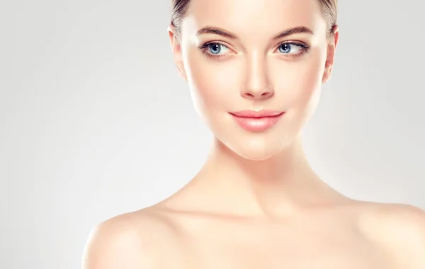 Young Woman with Clean Fresh Skin — Stock Photo, Image