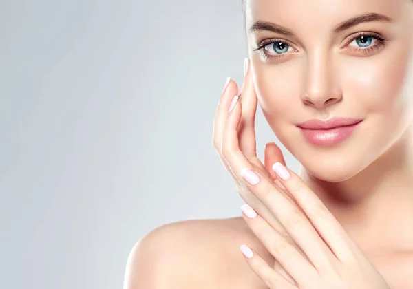 Woman with Clean Fresh Skin — Stock Photo, Image