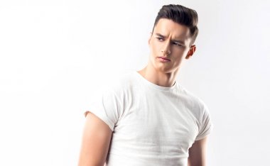 Adamla yüz ifadeleri