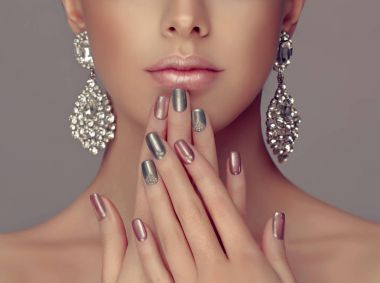 Manikür ile güzel model