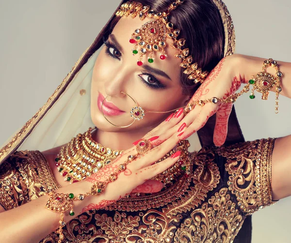 Retrato de guapa india gir — Foto de Stock