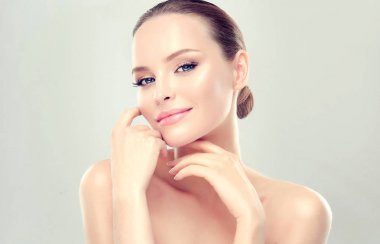  Kadın temiz bir cilt