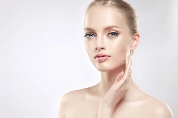 Young woman with clean skin — Stock Photo, Image