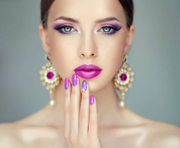 Woman with purple makeup and manicure — Stock Photo, Image