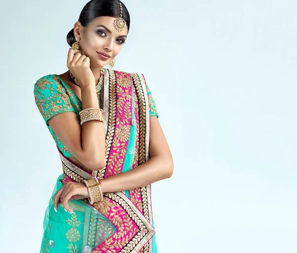 Gyönyörű indiai lány portréja. — Stock Fotó