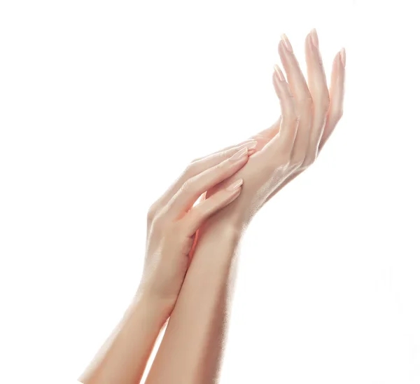Mãos de mulher bonita com manicure leve — Fotografia de Stock