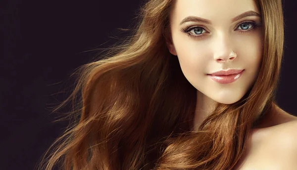 Brunette Girl Long Shiny Wavy Hair Beautiful Model Woman Curly — Stock Photo, Image