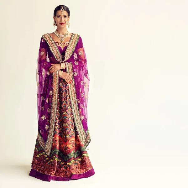 Porträtt Vacker Indisk Flicka Ung Hinduisk Kvinna Modell Med Kundan — Stockfoto