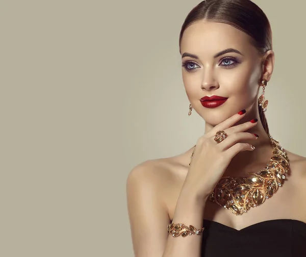 Beautiful Girl Set Jewelry Red Black French Manicure Nails Woman — Stock Photo, Image