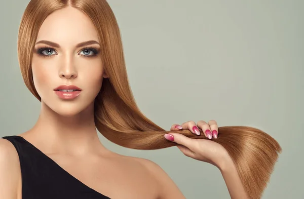 Beautiful Model Girl Shiny Brown Straight Long Hair Keratin Straightening — Stock Photo, Image