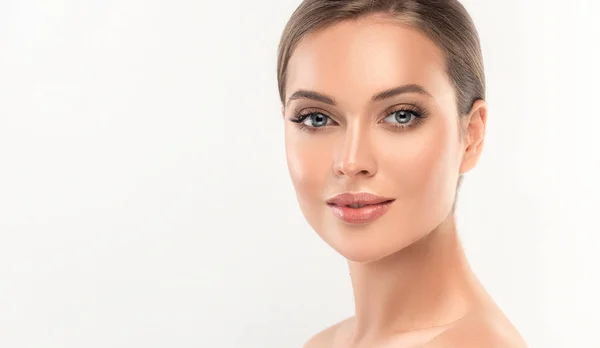 Vacker Kvinna Med Ren Frisk Hud Nära Håll Skin Care — Stockfoto