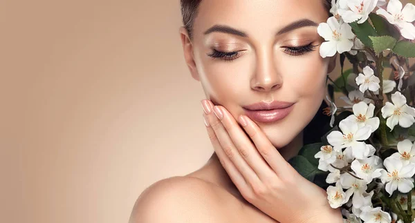 Beautiful Young Woman Clean Fresh Skin Touching Her Face Flowers — Stock Photo, Image
