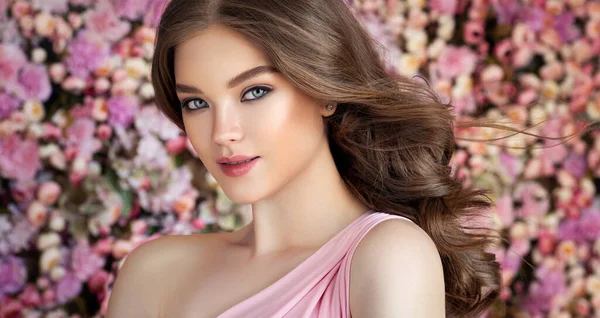 Brunette Spring Girl Long Shiny Wavy Hair Beautiful Model Woman — Stock Photo, Image