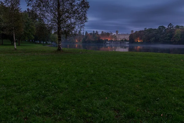 Gatczyna palace w nocy — Zdjęcie stockowe