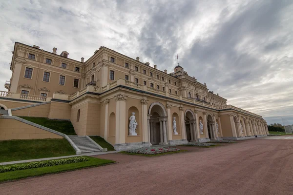 Strelna에서 konstantinovsky 궁전 스톡 사진