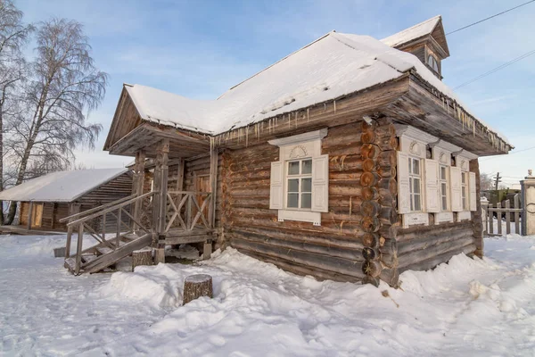 Cabaña de comedor en el pueblo ruso — Foto de Stock