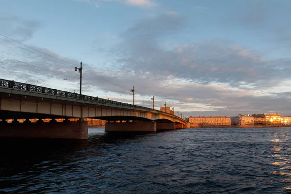 Most Liteiny w godzinach wieczornych, St. Petersburg — Zdjęcie stockowe