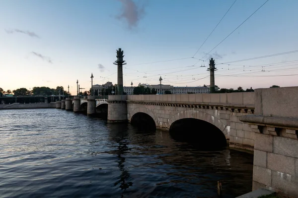 Ushakovsky most ve večerních hodinách — Stock fotografie