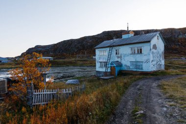 Şapel house / Şapel St. Peygamber Elijah, Teriberka, Murmansk bölgesi, Rusya adına ev