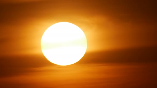 Grand disque solaire coucher de soleil fermer timelapse 