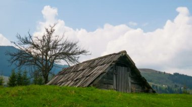 dağ manzarası ve bulutlar zaman atlamalı