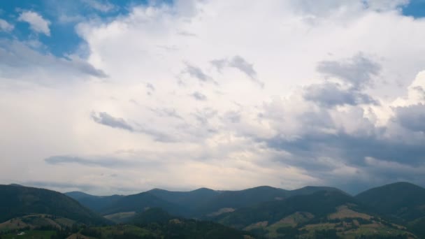 Paisaje de montaña y nubes lapso de tiempo — Vídeos de Stock