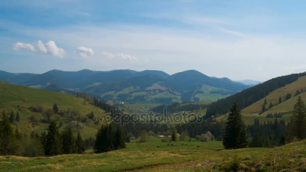 Paisaje de montaña con nubes lapso de tiempo de verano — Vídeo de stock