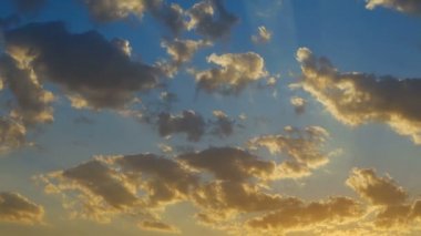 büyük, Bina bulutlar ve bulut ile kitle kırma sunrise güzel doğa.