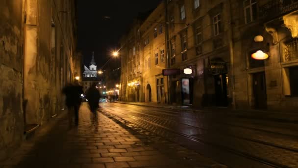 Gamla Europa Lviv staden natt tid förfaller — Stockvideo