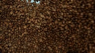 Kahve çekirdekleri değirmeni. Taze kahve kahve profesyonel makine. Aroma, arka plan.