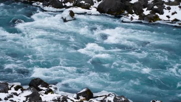 Cascada Azul puro Agua cámara lenta, Paisaje natural en Islandia — Vídeos de Stock