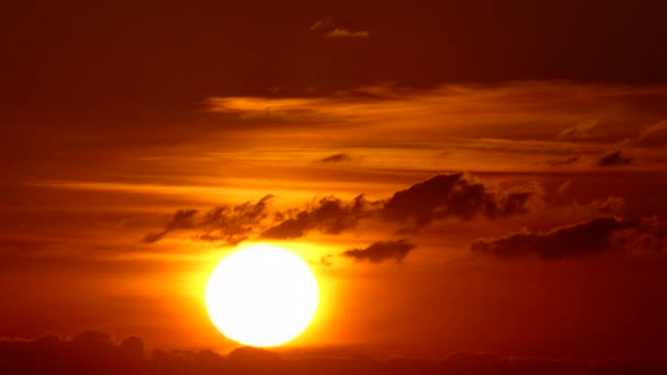 Big Sun με σύννεφα sunrise timelapse — Αρχείο Βίντεο