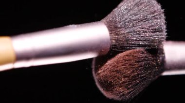 Renk Boyası Konsepti, Toz Yavaş Hareketle Makyaj Fırçası