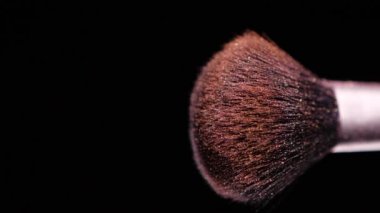 Renk Boyası Konsepti, Toz Yavaş Hareketle Makyaj Fırçası