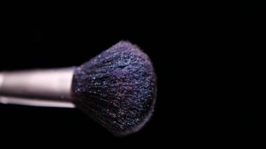 Renk Boyası Konsepti, Toz Yavaş Hareketle Makyaj Fırçası