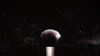 Renk Boyası Konsepti, Toz Yavaş Hareketle Makyaj Fırçası