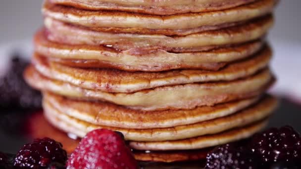 Pancakes with Sweet Berry Jam, Tasty breakfast, Stack of Pancakes in Syrup — Stock Video