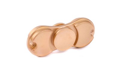 Beyaz arka plan üzerinde izole metalik parmak spiner