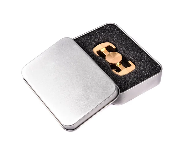 Metalik parmak Spiner beyaz bir arka plan üzerinde izole bir kutu içinde