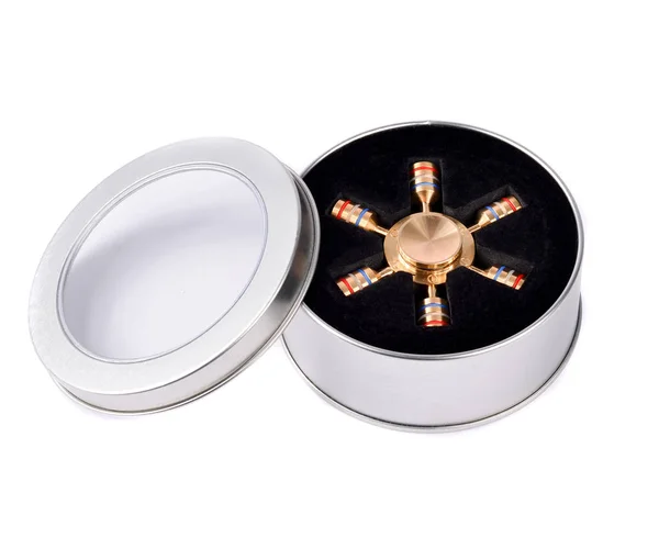 Metalik parmak Spiner beyaz bir arka plan üzerinde izole bir kutu içinde