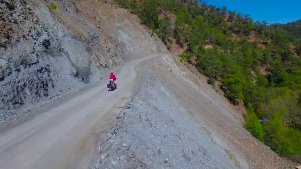 Radtour auf dem Berg — Stockvideo