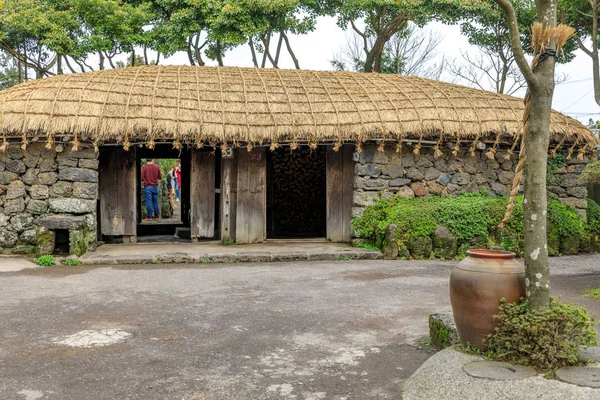 Apr 7, 2017 Pueblo popular en la isla de Jeju, Corea del Sur — Foto de Stock