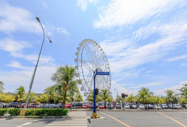 31 de maio de 2017 Ferris wheel at Mall of Asia in Manila. O ferris — Fotografia de Stock