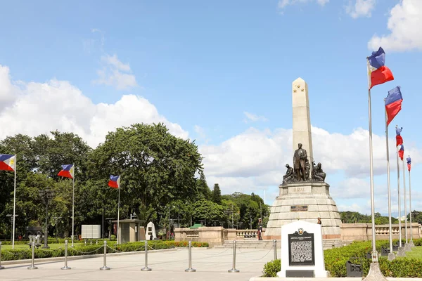 29-oct-2016 Monumento en memoria de José Rizal, héroe nacional en —  Fotos de Stock