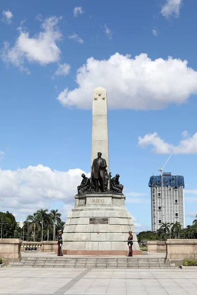 29-oct-2016 Monumento en memoria de José Rizal, héroe nacional en —  Fotos de Stock