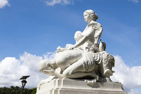 Статуя "Матері Філіппіни" у Різа парк — стокове фото