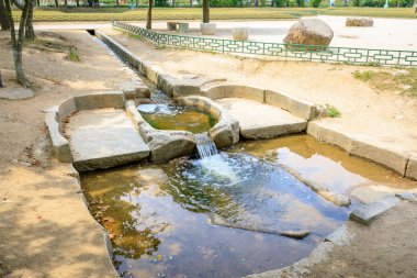 Geleneksel su filtre sistemi de Gyeongju Donggung Sarayı,