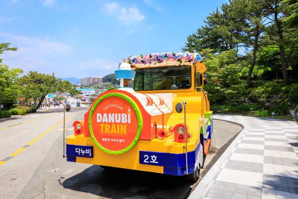 21 juin 2017 Danubi train pour visiter le parc Taejongdae à — Photo